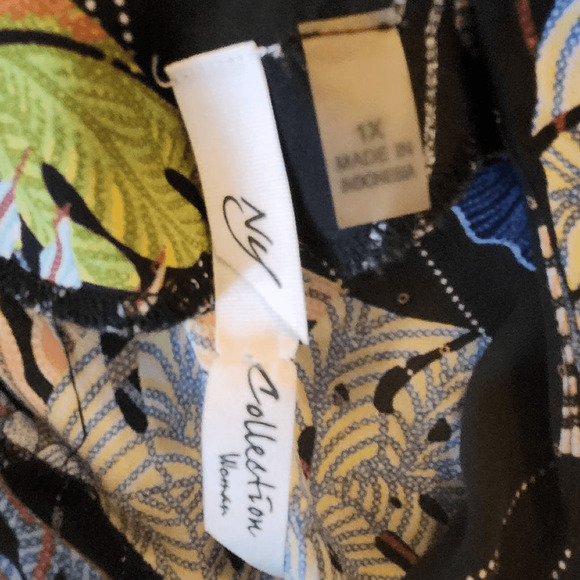 NY Collection Floral on Black Blouse with Back Cutout Size 1X (4190) - Picture 4 of 6